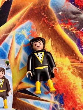 Kinder Surprise Eggs-DC Super Heroes Playmobil Black Adam Shazam